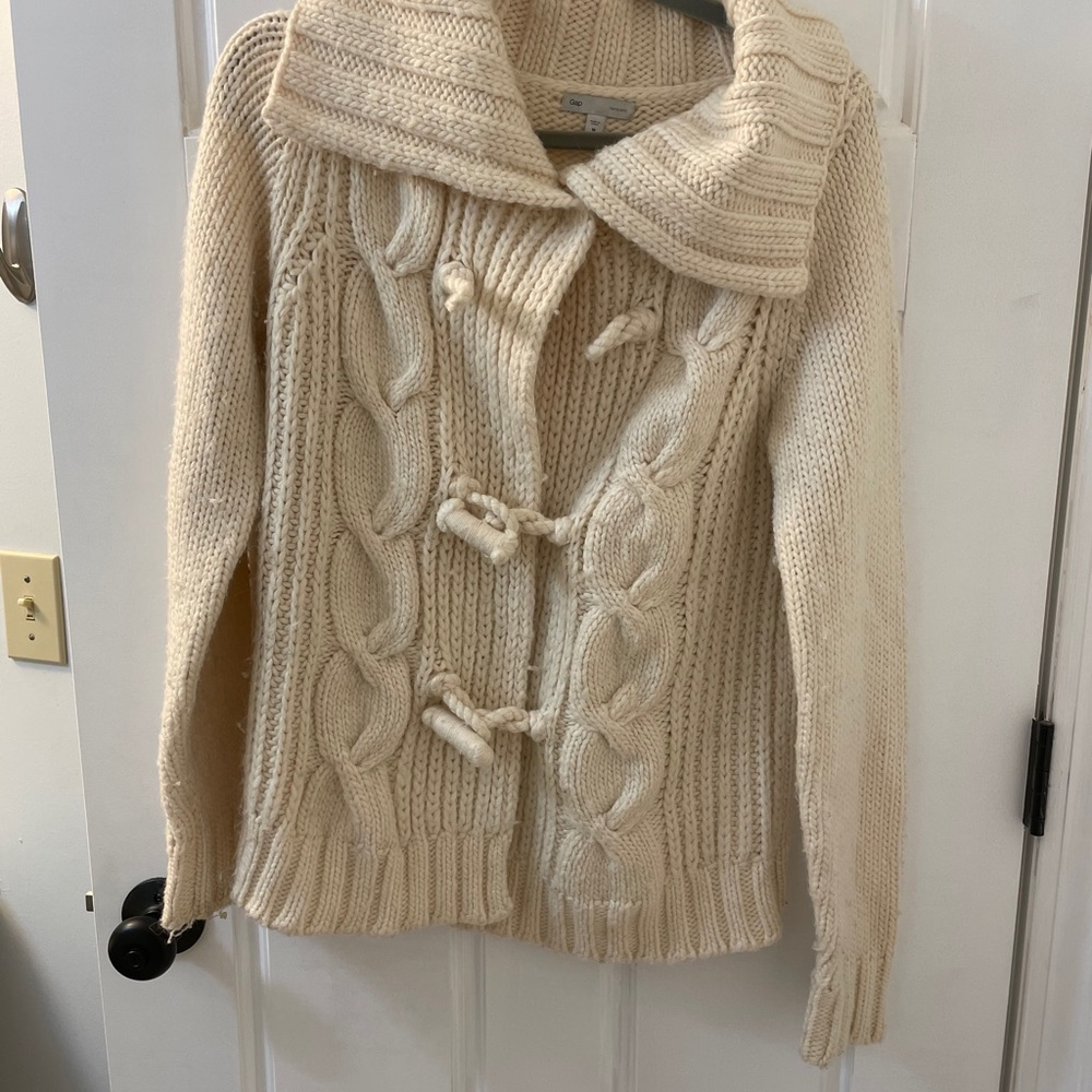 Gap sweater